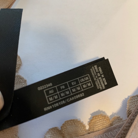 Cream lace wired slip - Picture 5 of 5